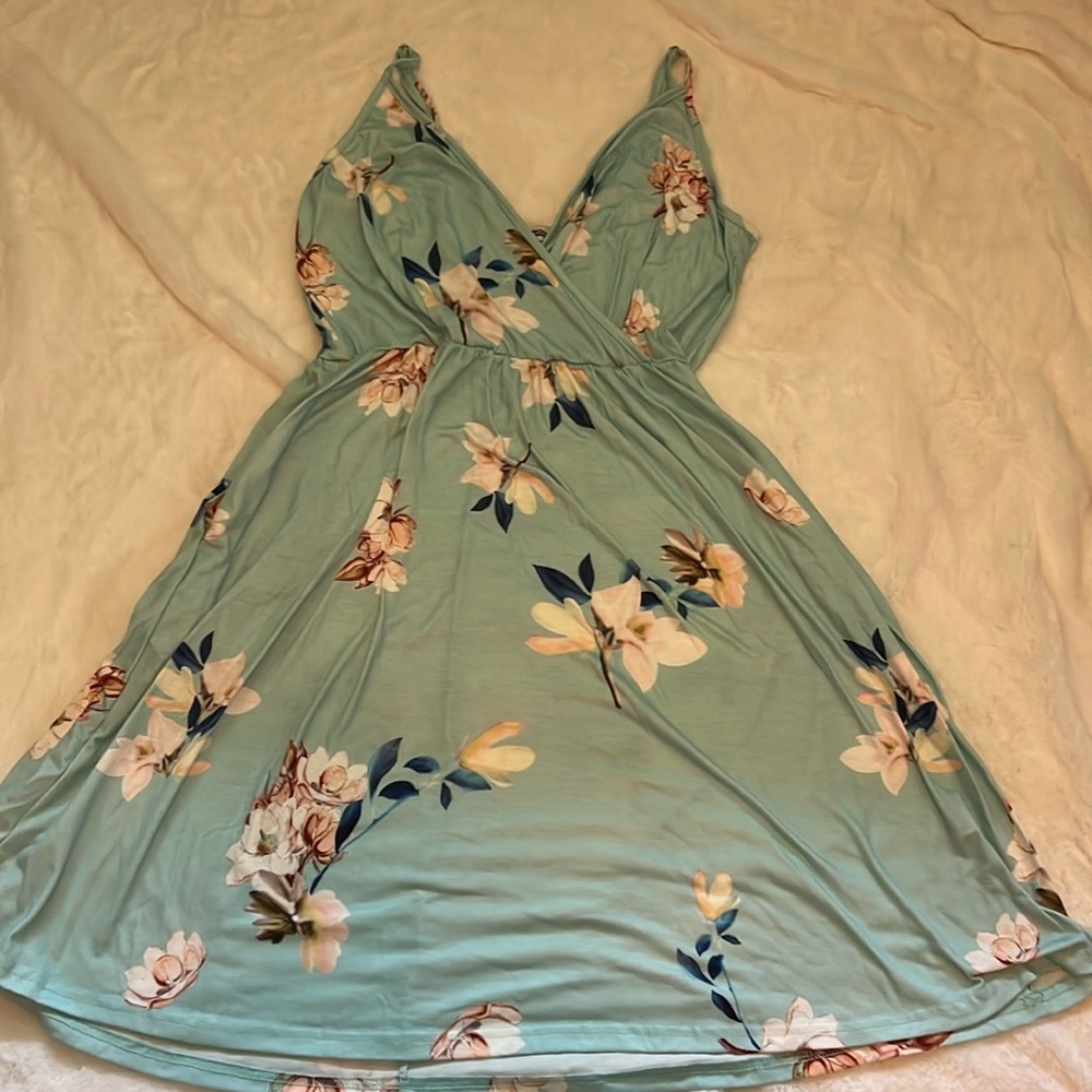 Amazon Women's Floral Midi Dress - Light Blue and White